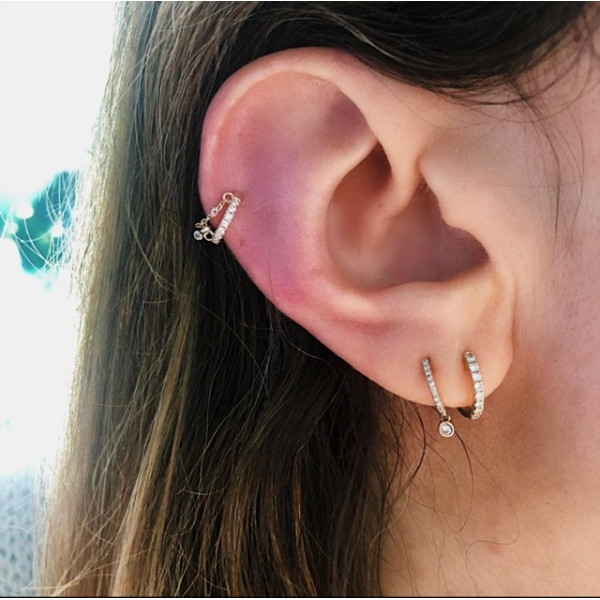 Faux piercing chaîne